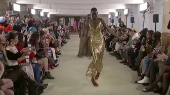 Model CAN'T WALK in high heels at Poster Girl Fall/Winter 2022 Fashion Show (London Fashion Week)