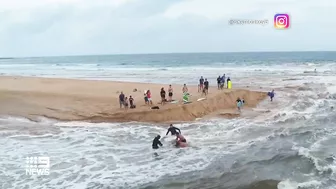 Surfers save man from being washed out at Sydney beach | 9 News Australia