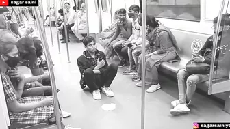 पुष्पराज आलू लेलो, टिंडे लेलो Funny Dialogue In Metro ????। Epic Public Reaction ????। Metro Prank। Sagar