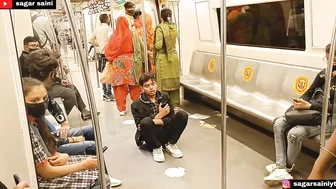 पुष्पराज आलू लेलो, टिंडे लेलो Funny Dialogue In Metro ????। Epic Public Reaction ????। Metro Prank। Sagar