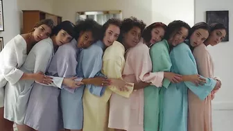 Dua Lipa - New Rules (Official Music Video)