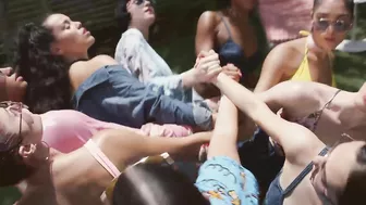 Dua Lipa - New Rules (Official Music Video)