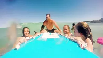 10 patients, 1 board! Mass Rescue At Bondi Beach