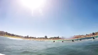 10 patients, 1 board! Mass Rescue At Bondi Beach