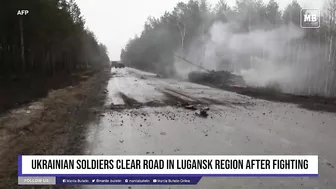 Ukrainian soldiers clear road in Lugansk region after fighting