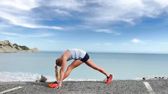 Post Run Stretching: Hip Flexor and Hamstrings w/ASICS Athlete Nicole van der Kaay