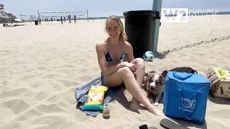 Bikini Girl playing volleyball on Santa Monica Beach - What are you wearing, LA?