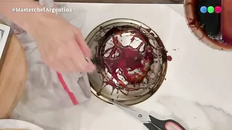 ¿Se atrevió a hacerlo? Los profiteroles de Cathy terminaron en el piso - Masterchef Argentina