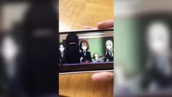 Toujours mettre des écouteurs quand tu regardes un anime !