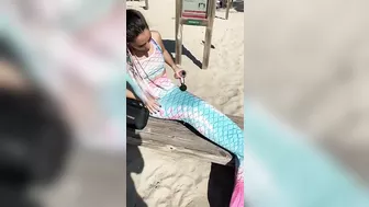 Mermaid working out on Fort Lauderdale Beach?!? ????????‍♀️????????