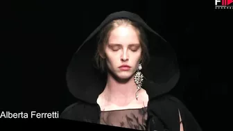 ABBY CHAMPION Best Model Moments FW 2022 - Fashion Channel