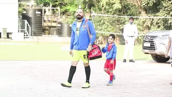 Celebrity in Expensive Cars Arrive for Football Practice Juhu | Adar jain, Abhishek Bachchan