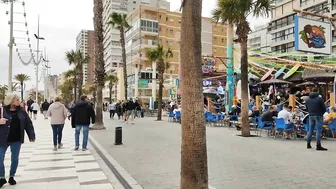 BENIDORM ???????? LEVANTE BEACH BARS SATURDAY MARCH 2022 Costa Blanca Spain Walking Tour 4K