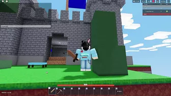 Using the *NEW* Head Growth Potion in Roblox Bedwars...