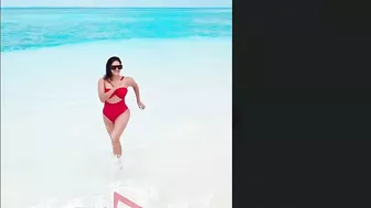 Sunny Leone Enjoying in Maldives || Sunny Leone enjoying in Beach || Sunny Leone || ETHIC TV