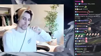 xQc brush his teeth roughly on Stream to teach Chat to always clean their Teeth anytime everywhere