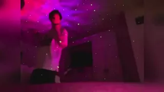 OMG! Jungkook's new Instagram VIDEO! ???? Dancing in his Room in LAS VEGAS!  [ENG SUB] BTS 방탄소년단