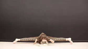 Yoga Art and Stretching — Full Body Stretch