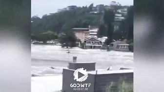 Horror in Australia! Avoca beach tsunami! Flood in New South Wales