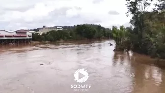 Horror in Australia! Avoca beach tsunami! Flood in New South Wales