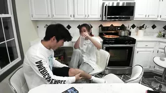 Som Waxed By Girlfriend On Cooking Stream