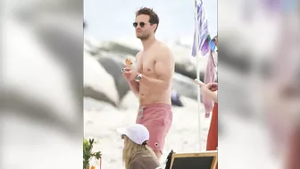 NEW!! JAMIE DORNAN on the beach with his wife Amelia Warner in Los Angeles! ????