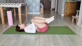 Yoga & Gymnastics with julia, yoga stretching hip up