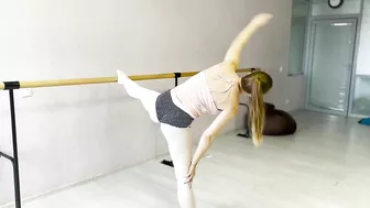 Full Body Flexibility & Strength Stretching by Kate