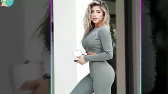 Valeria Orsini - Famous Plus size model | curvy models | wiki biography | instagram stars