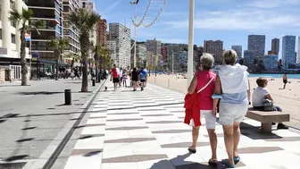 BENIDORM ???????? LEVANTE BEACH HOT & SUNNY APRIL 2022 Costa Blanca Walking Tour 4K