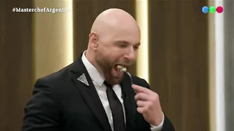 Tomás Fonzi hizo un postre en honor a su mamá, papá y su hija Violeta - Masterchef Argentina