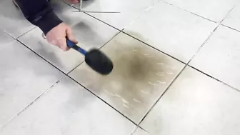 Method Surprised 50 Years Old Tiler! Remove Tiles Without Breaking