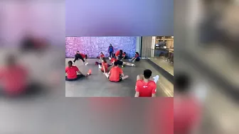 WOMEN'S VOLLEYBALL NATIONAL TEAM, STOP OVER AND LEG STRETCHING