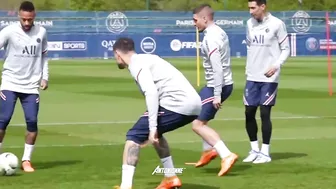 Neymar, Messi & Mbappe CHALLENGE in PSG Training