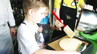 Diana and Roma play outdoor games with their mom and help mom cook food