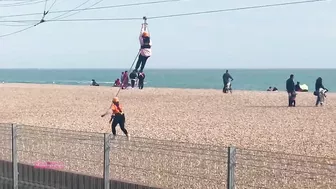 Customer Gets Stuck on Brighton Beach Zipwire (4K)