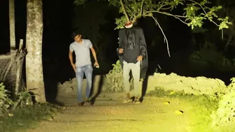 Headless Man Attack Prank At Night |  Sarkatta prank - So Funny Reaction On Public..