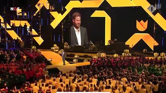 Meghan Introducing Harry For the Invictus Games