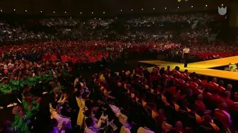 Harry and Meghan share romantic kiss during Invictus Games speech