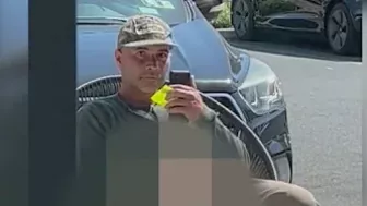 Man exposes himself to entire hair salon in Long Beach