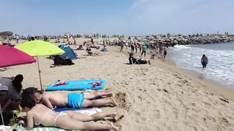 Beach Walk 4K - Barcelona Spain - Barceloneata Beach - April 2022