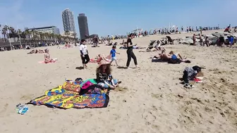 Beach Walk 4K - Barcelona Spain - Barceloneata Beach - April 2022