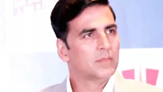 Akshay Kumar Started Crying In Front Of Media and Ask For Apologies On Vimal Ad