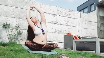 YOGA CLASS! SUNDAY AFTERNOON STRETCHING OUTSIDE