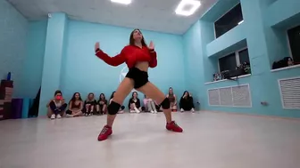 Диана Каларащук // TWERK