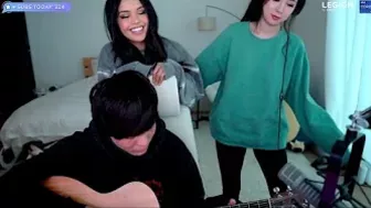 Sykkuno Plays Fuslie's Guitar On Stream