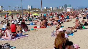 Spain best beaches ????????????️Barcelona beach walk/ beach Nova Icaria