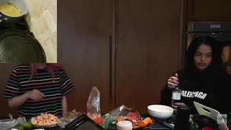 Valkyrae & Sykkuno share their braincell during the cooking stream