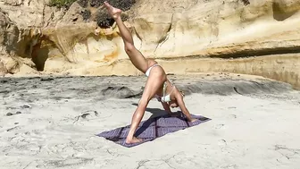 Beach Yoga in Bikini with Freya, Natural Waves Sound, Spirituality flexibility and Stretch 요가