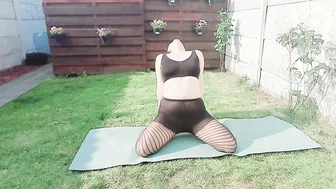 YOGA CLASS! IN A CLEAN GARDEN